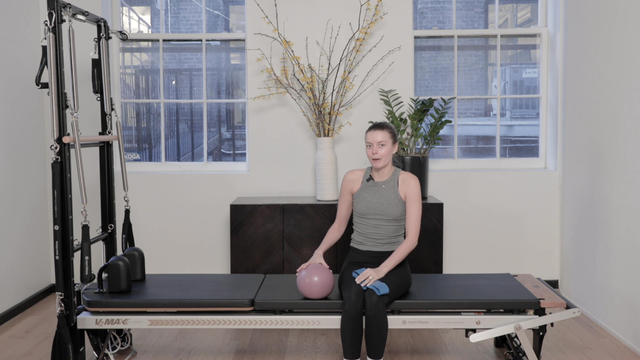 Preview of 25 Min Mat | Abs and Glutes