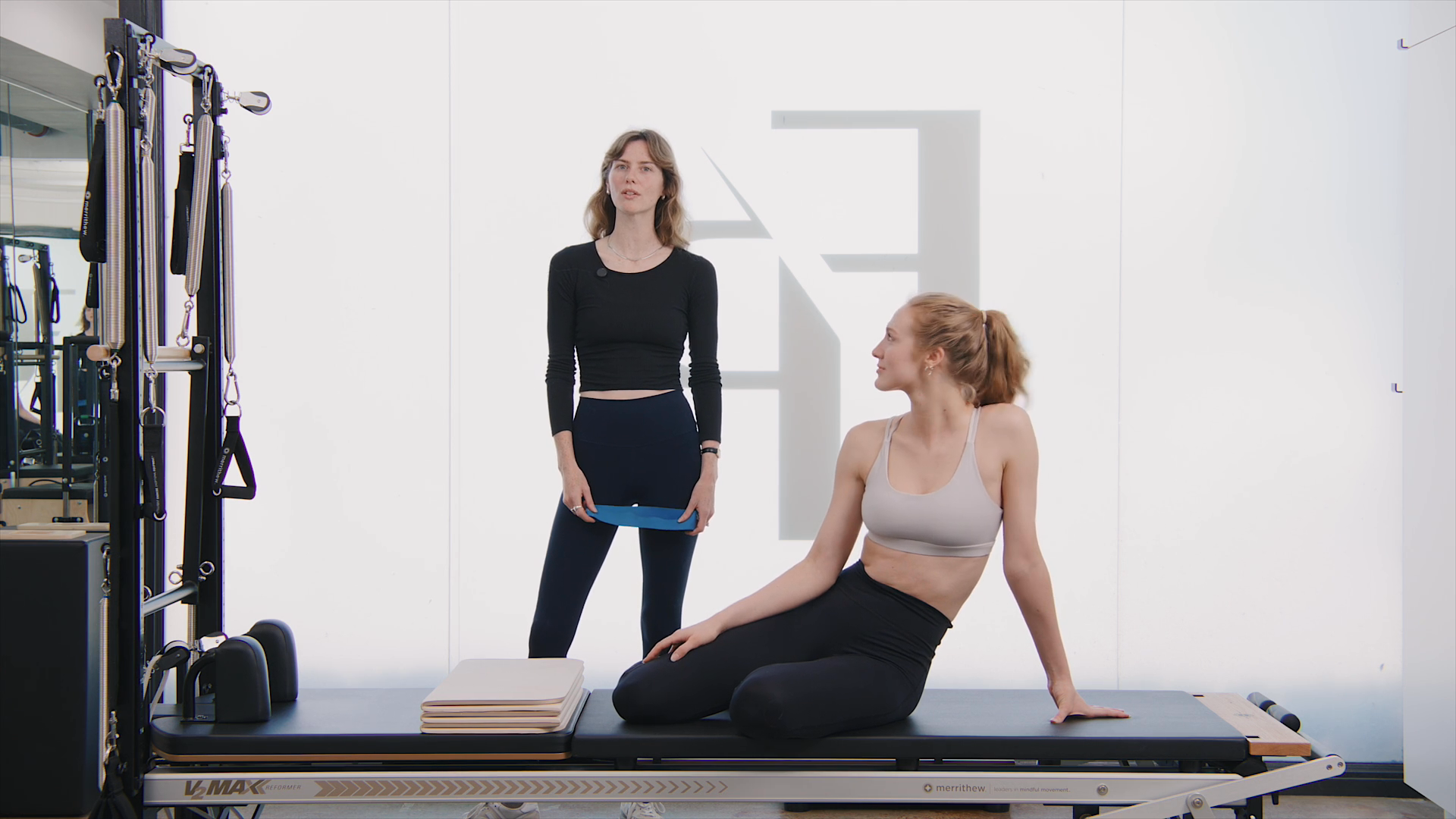 Preview of THURSDAY - 15 Min Mat | Glutes